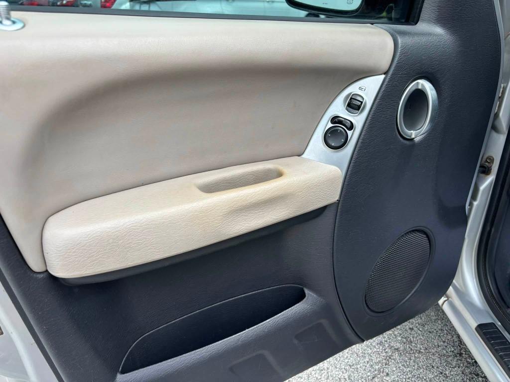 Jeep Liberty photo 17