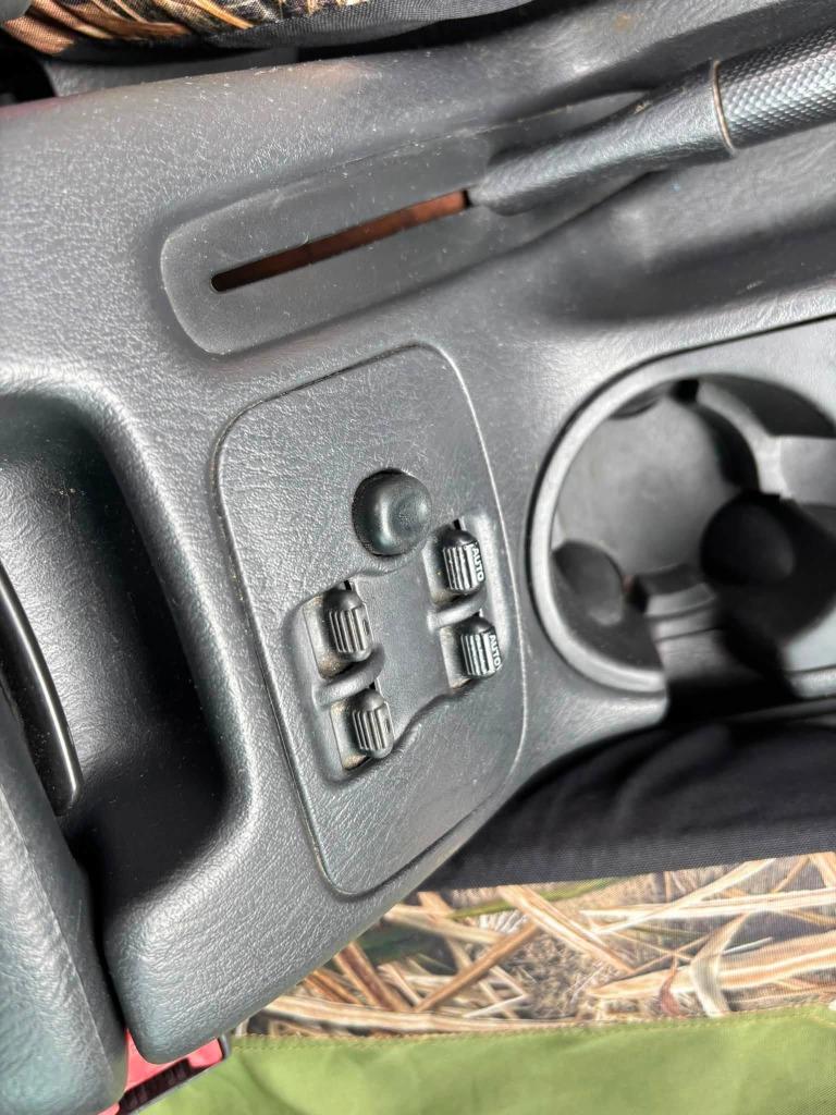 Jeep Liberty photo 14