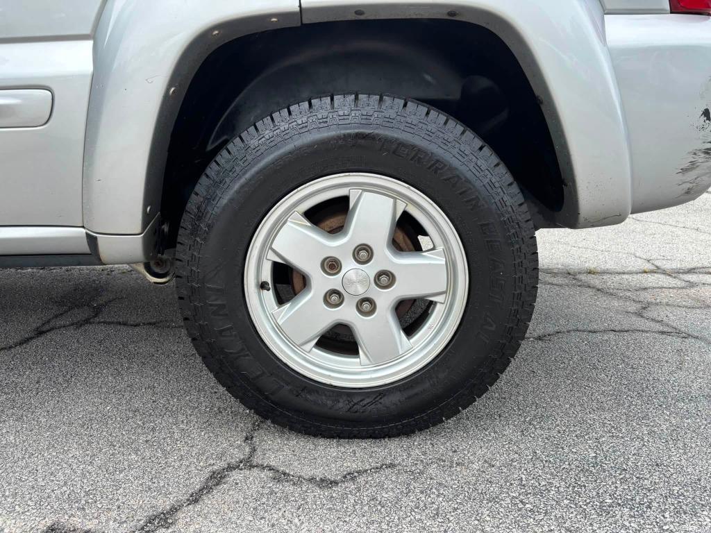 Jeep Liberty photo 9