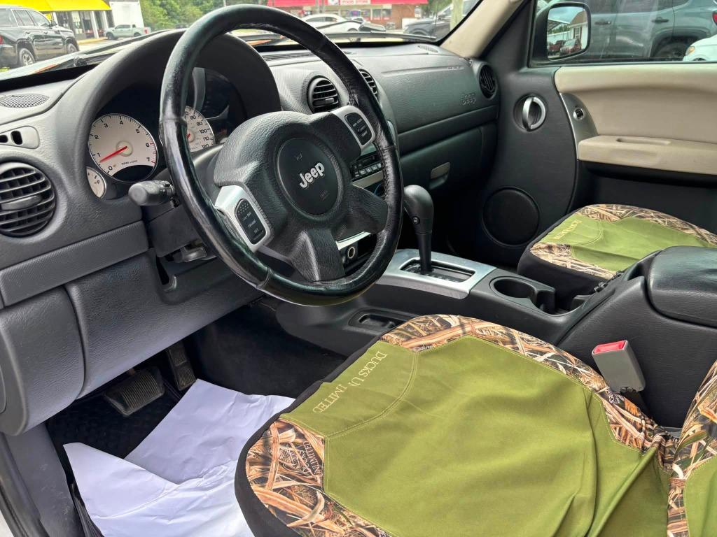 Jeep Liberty photo 6
