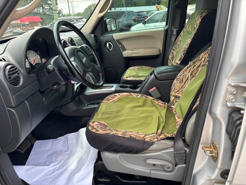 Jeep Liberty photo 11