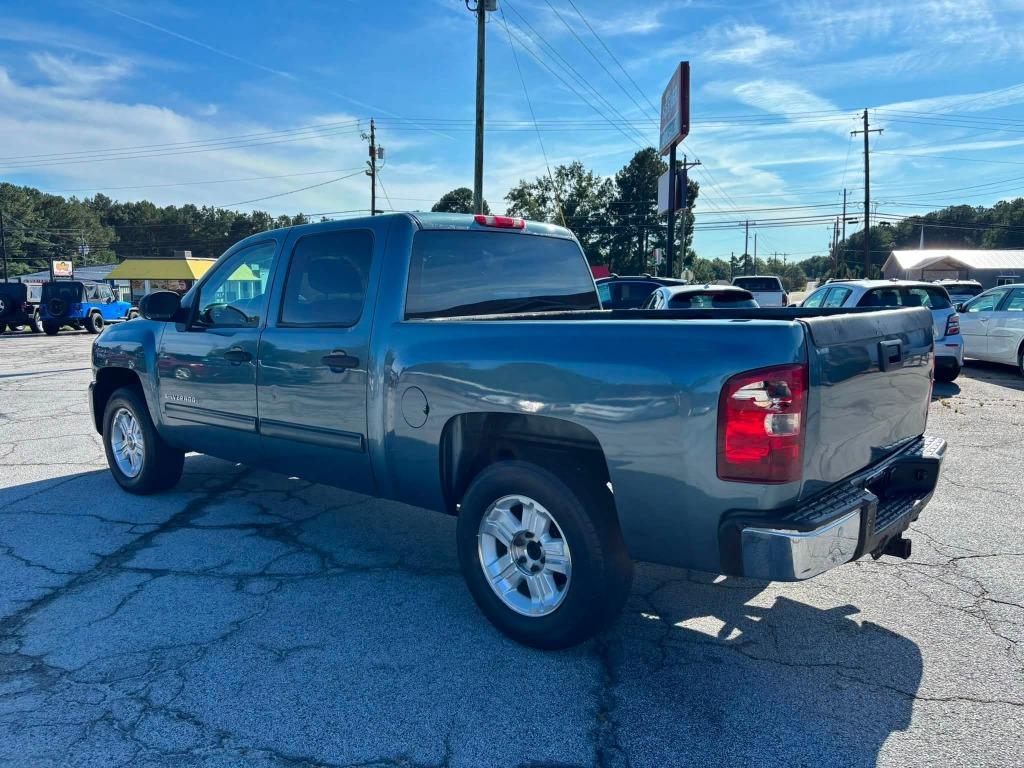 Chevrolet Silverado photo 2