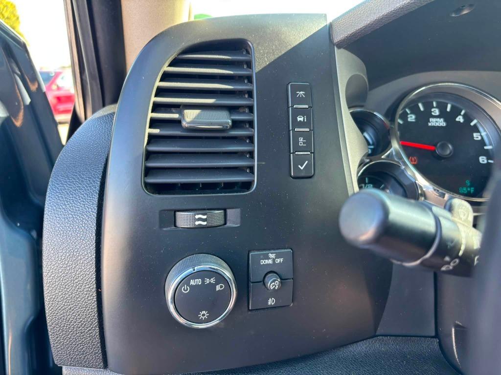 Chevrolet Silverado photo 16