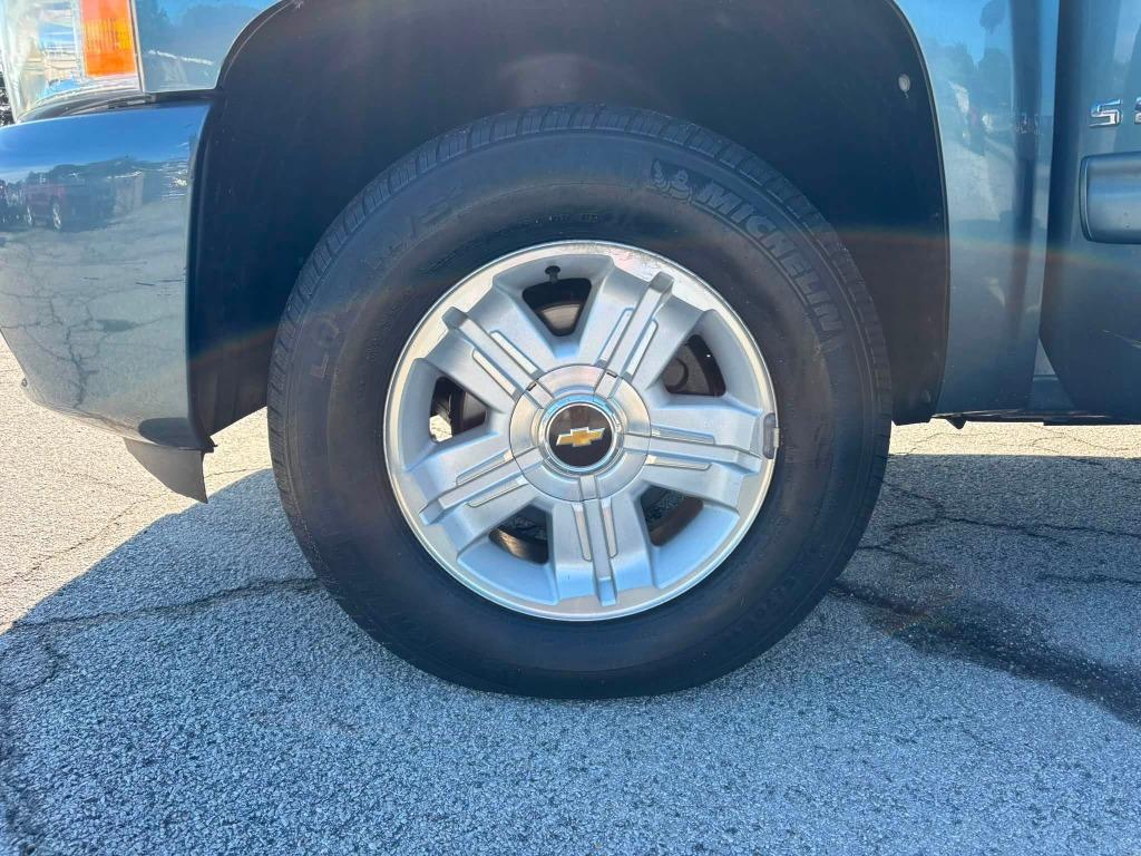 Chevrolet Silverado photo 9
