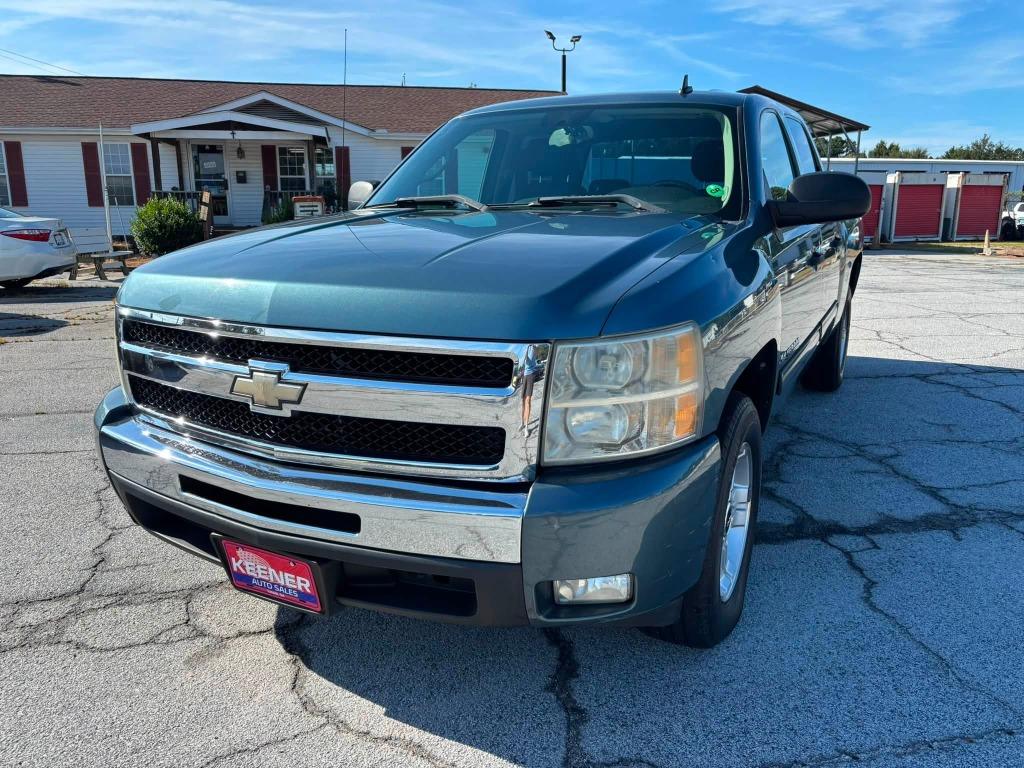 Chevrolet Silverado photo 3