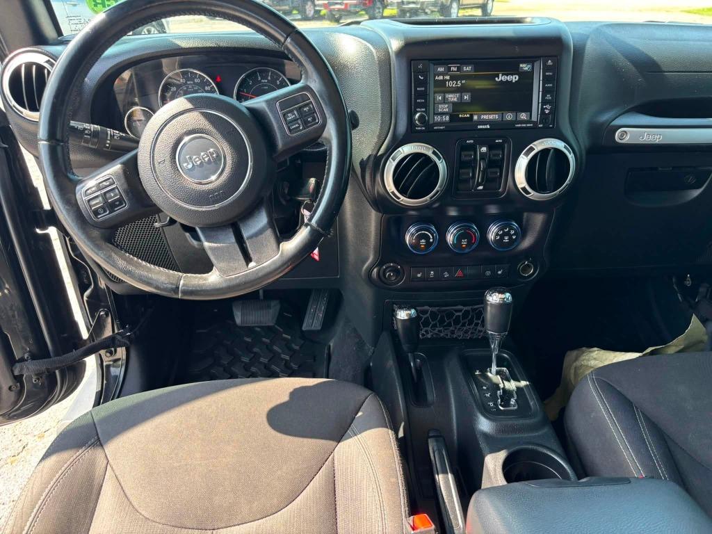 Jeep Wrangler photo 8