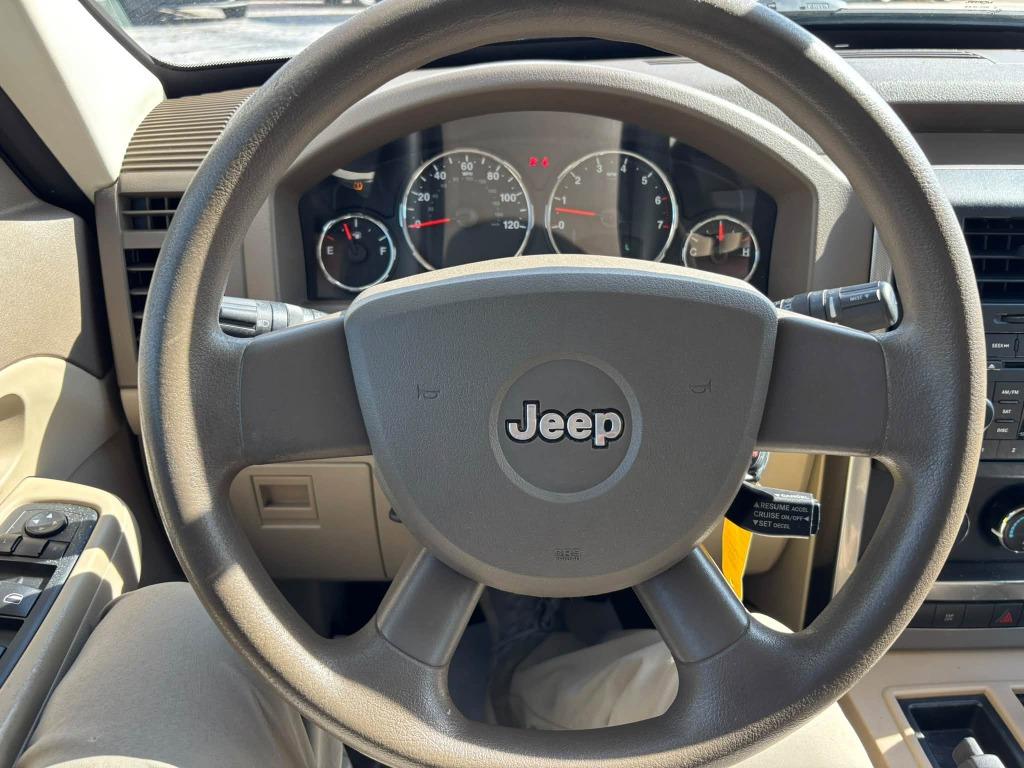 Jeep Liberty photo 12