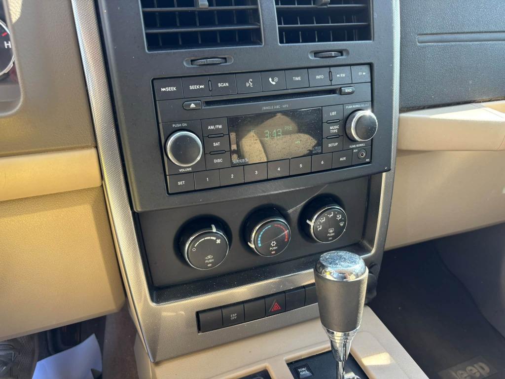 Jeep Liberty photo 10