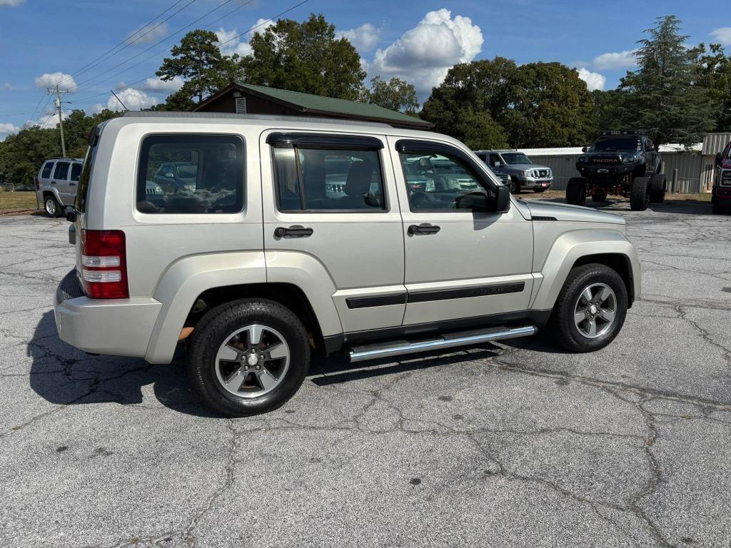 Jeep Liberty photo 5