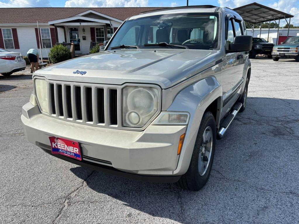 Jeep Liberty photo 2