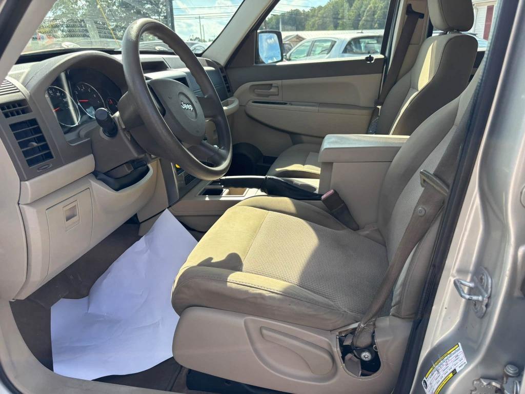 Jeep Liberty photo 19