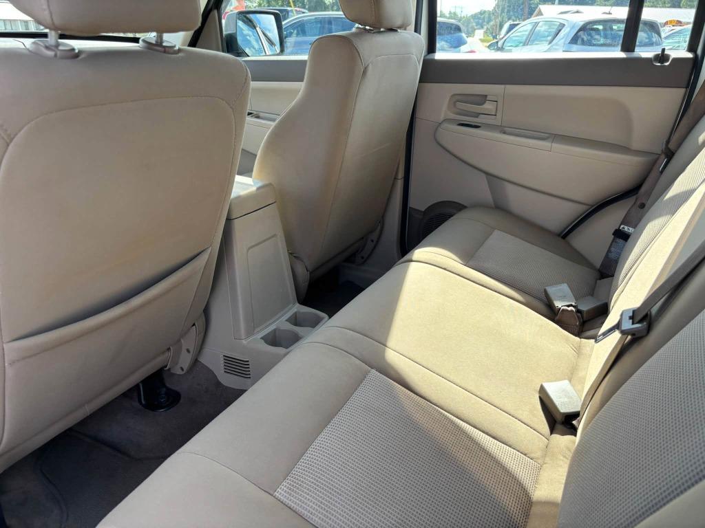 Jeep Liberty photo 7