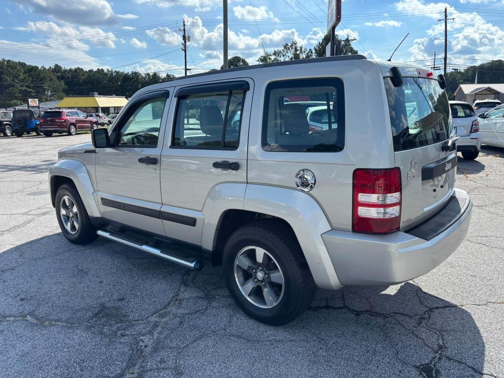 Jeep Liberty photo 3