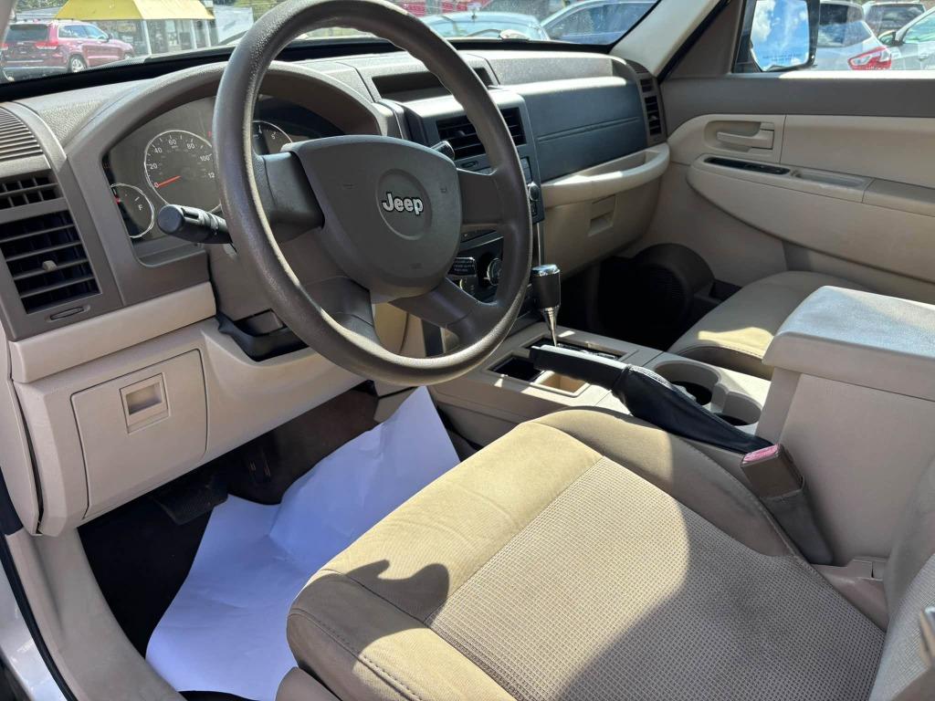 Jeep Liberty photo 6