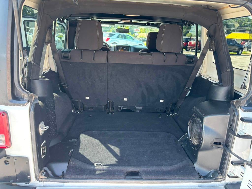 Jeep Wrangler photo 17