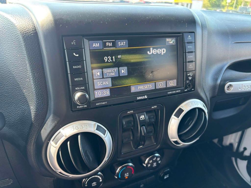 Jeep Wrangler photo 13