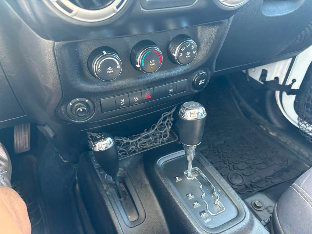 Jeep Wrangler photo 19