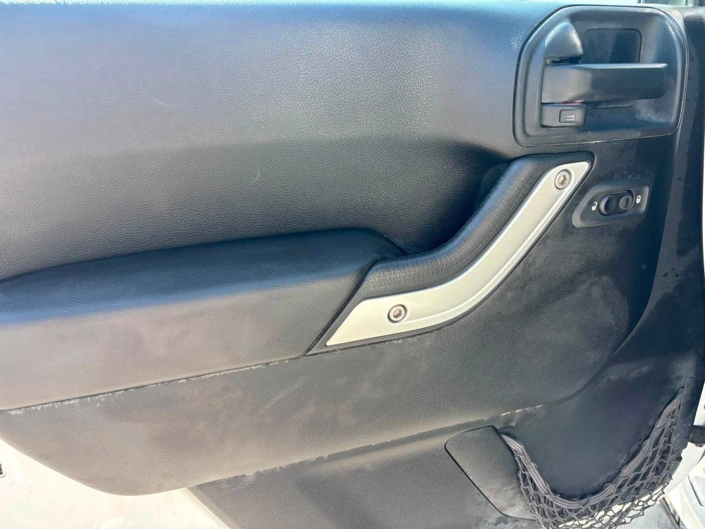 Jeep Wrangler photo 16