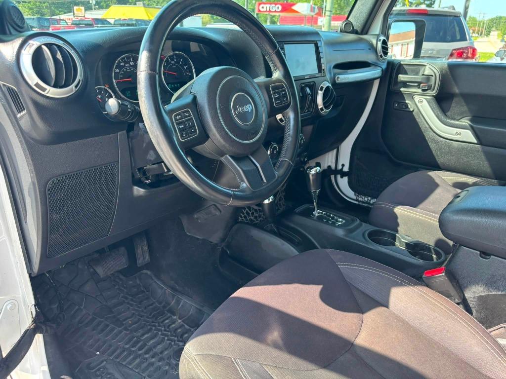 Jeep Wrangler photo 6