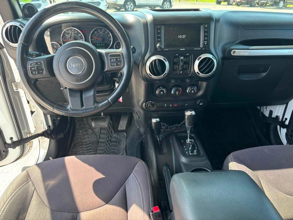 Jeep Wrangler photo 8