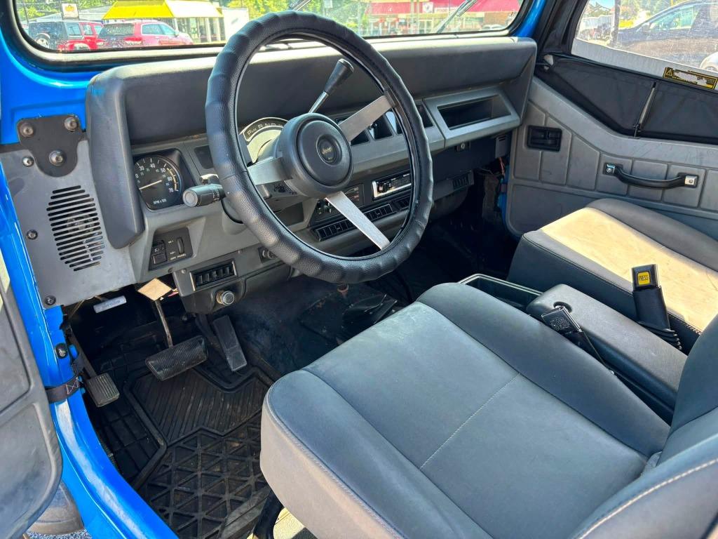 Jeep Wrangler photo 6