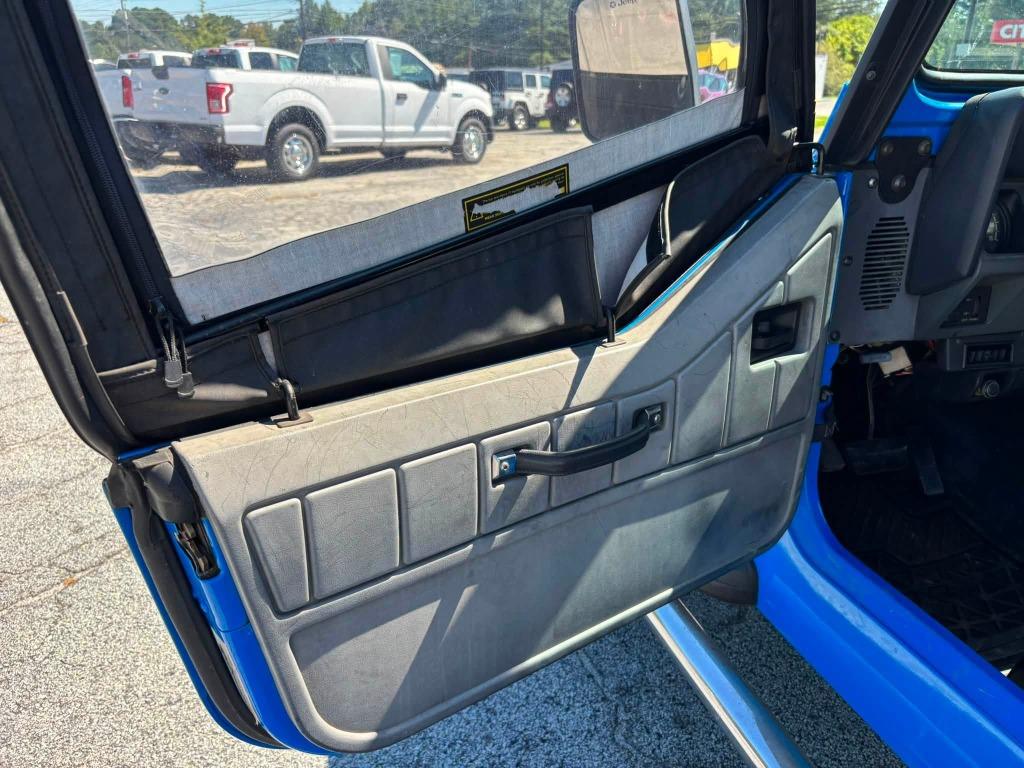 Jeep Wrangler photo 12