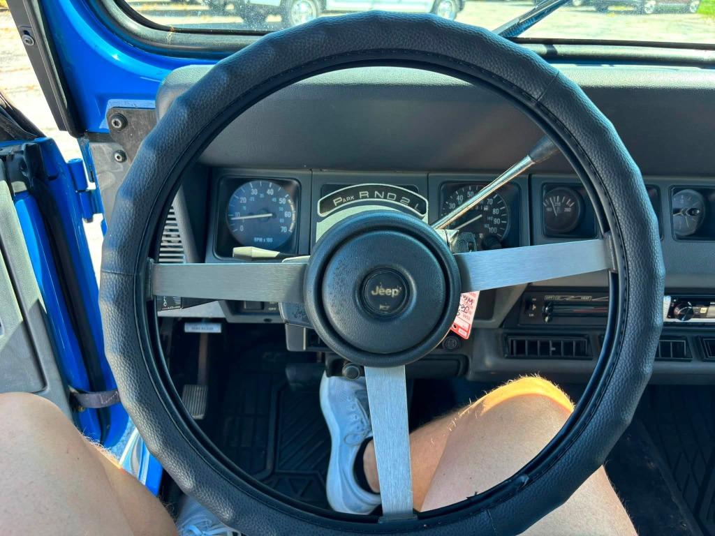 Jeep Wrangler photo 8