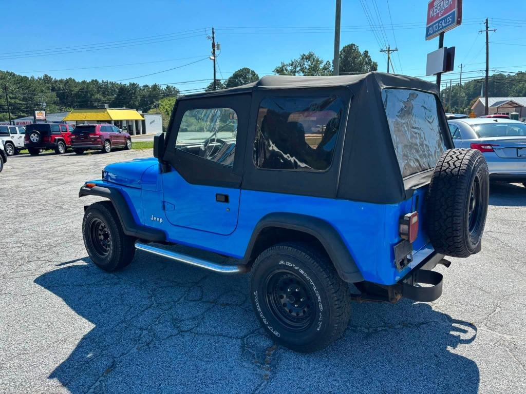 Jeep Wrangler photo 2