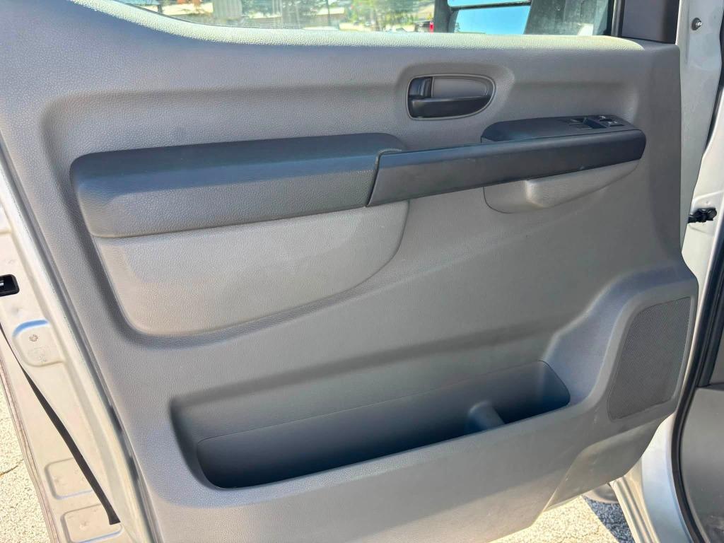 Nissan NV photo 21