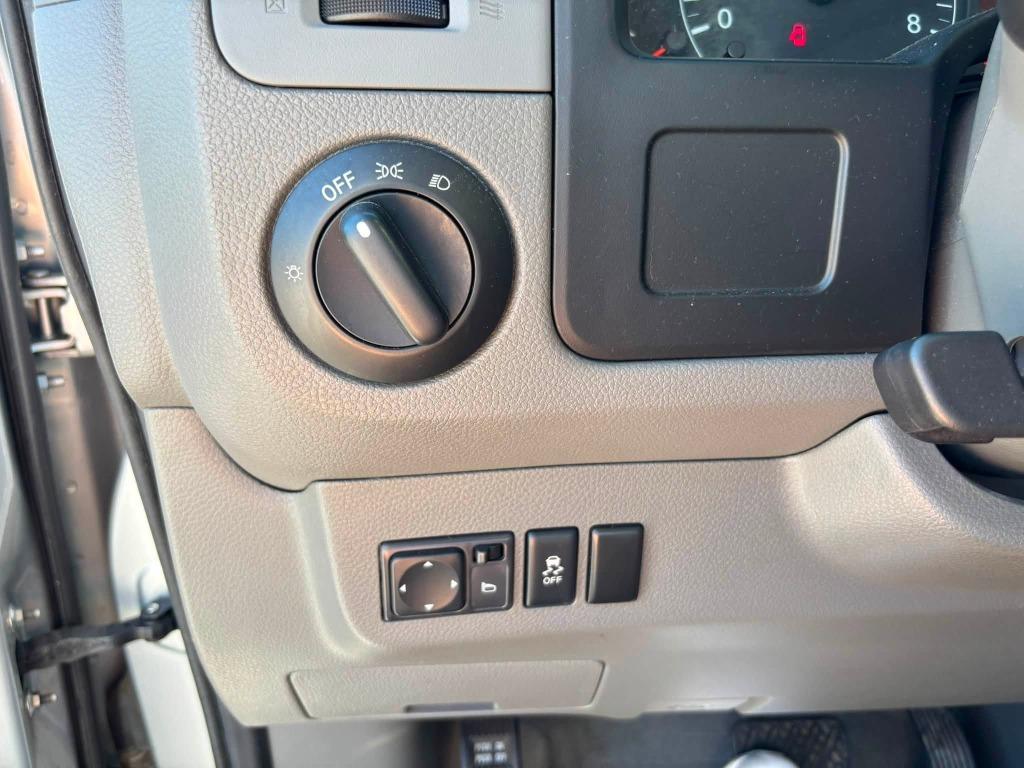Nissan NV photo 22