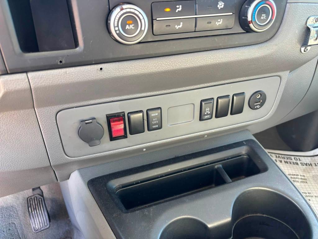 Nissan NV photo 19