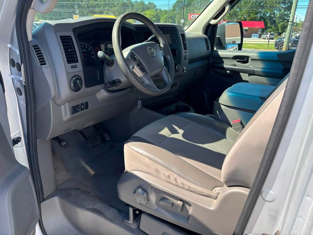 Nissan NV photo 6