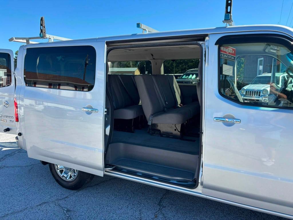 Nissan NV photo 10