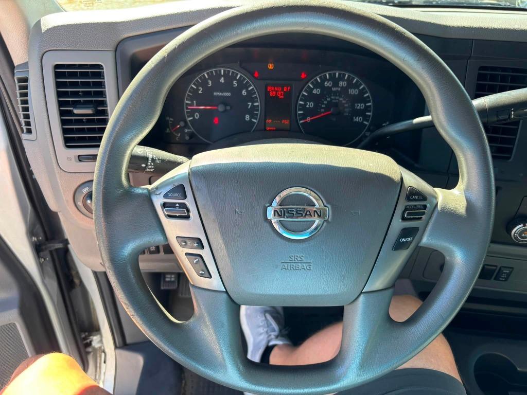 Nissan NV photo 8