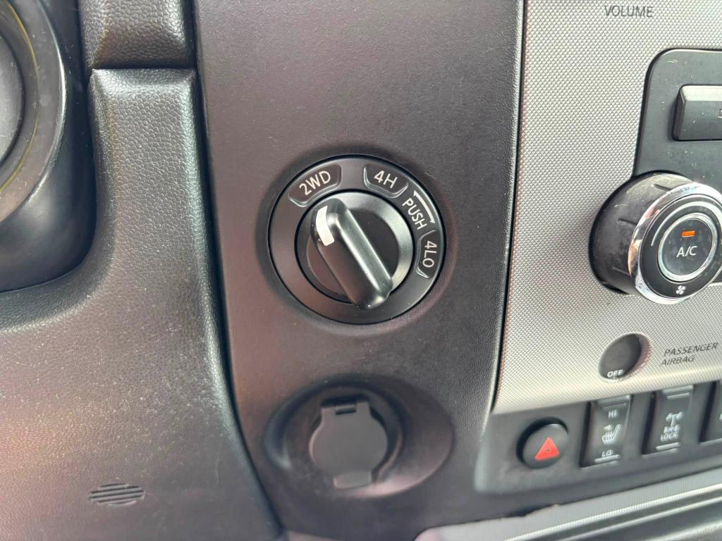 Nissan Titan photo 18