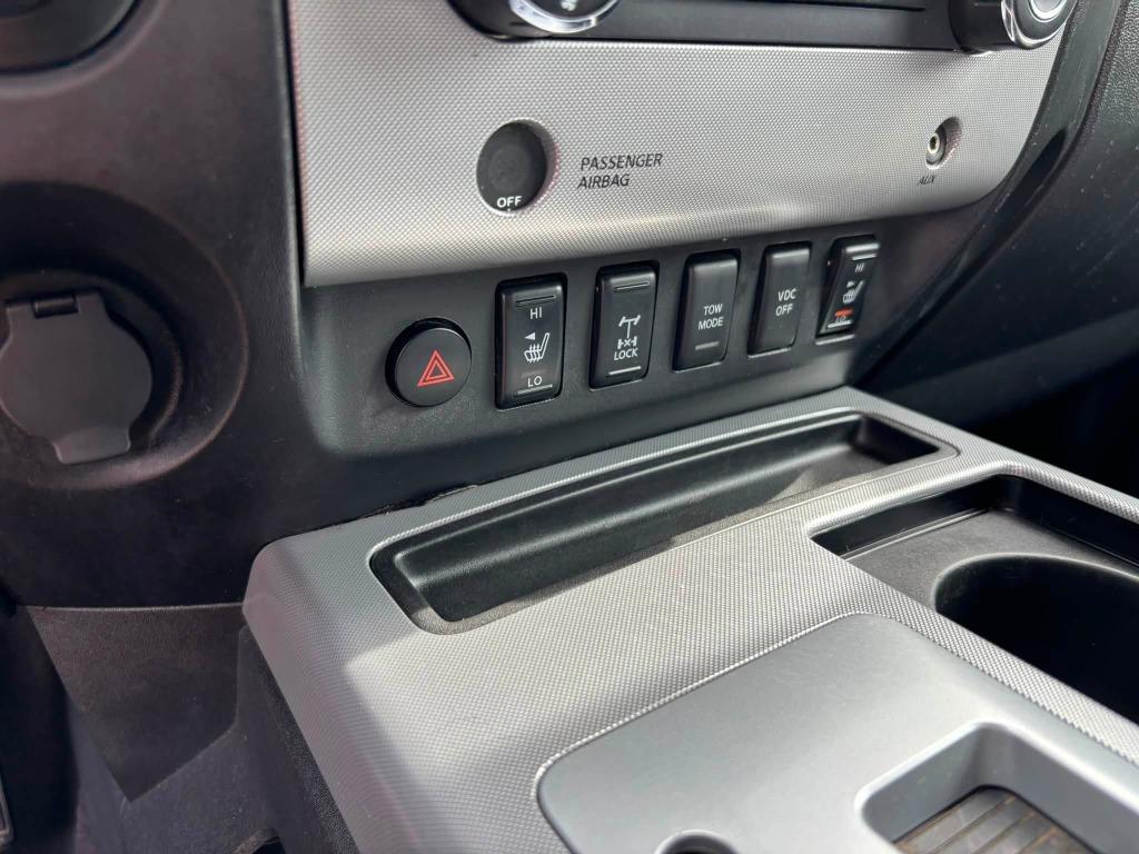 Nissan Titan photo 11