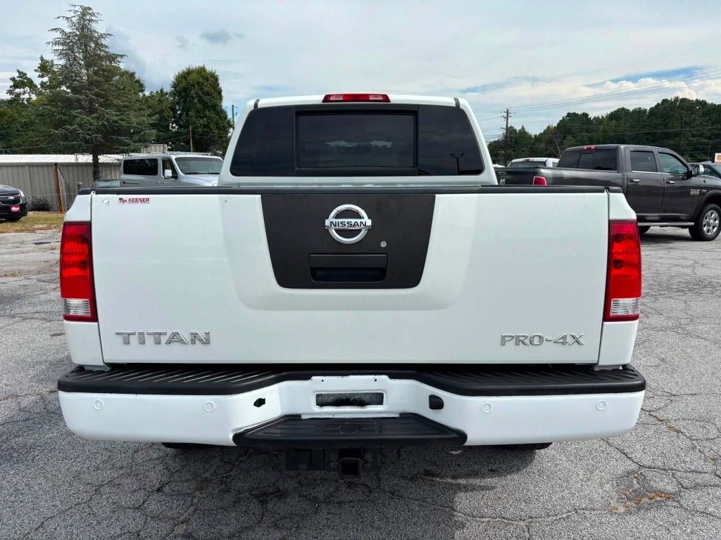 Nissan Titan photo 2