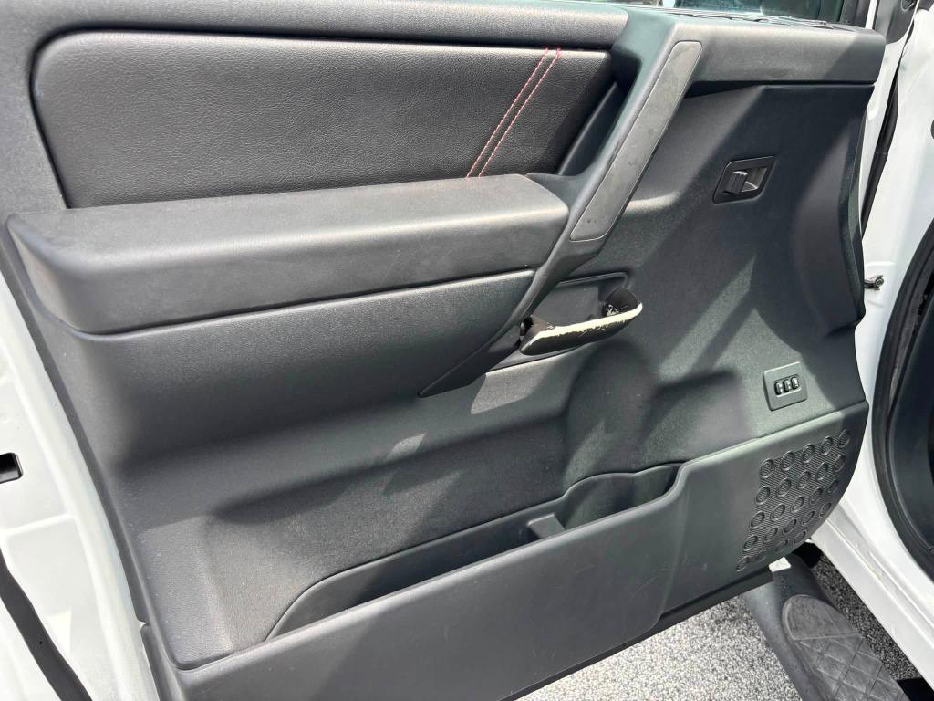 Nissan Titan photo 13