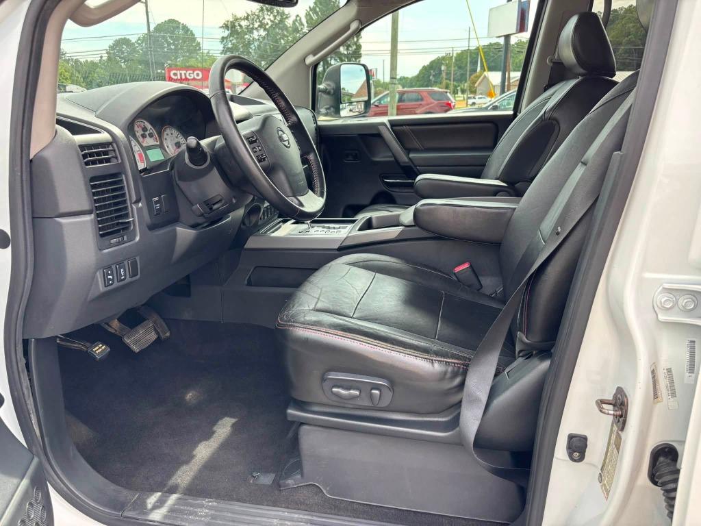 Nissan Titan photo 14