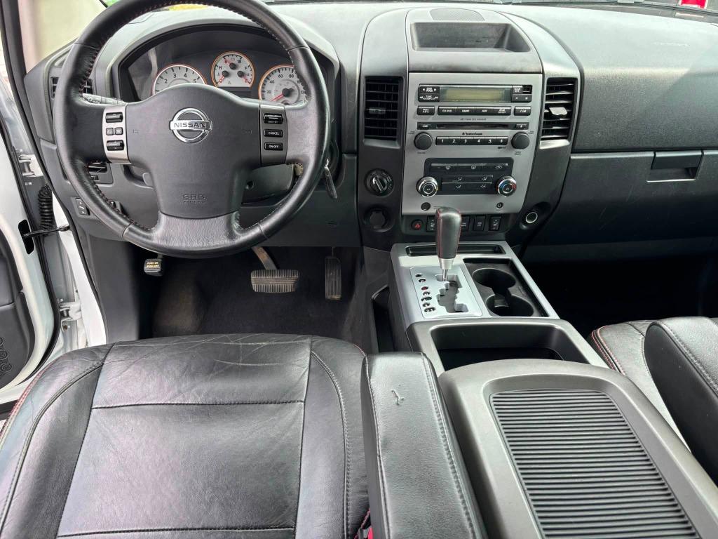 Nissan Titan photo 8