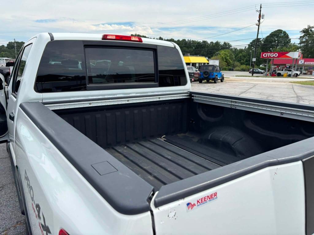Nissan Titan photo 16
