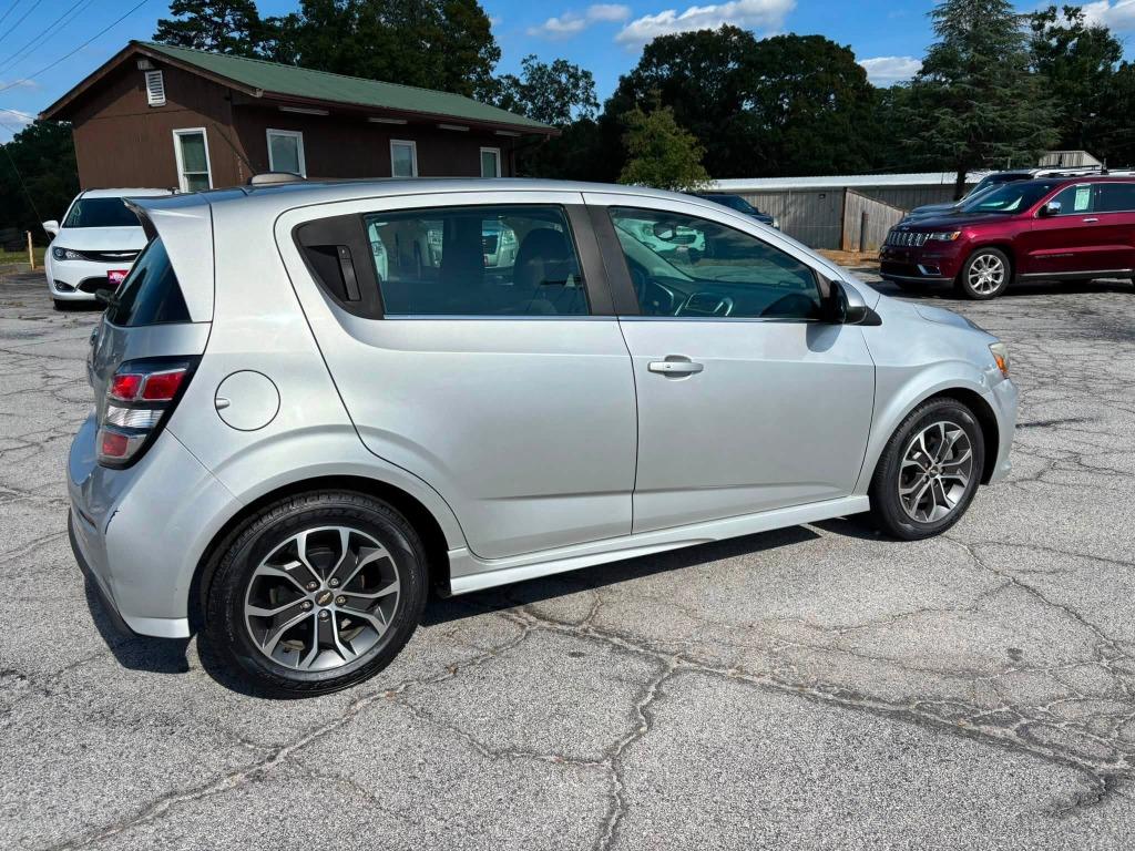 Chevrolet Sonic photo 4