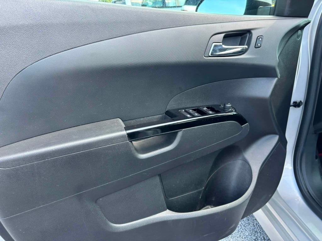 Chevrolet Sonic photo 19