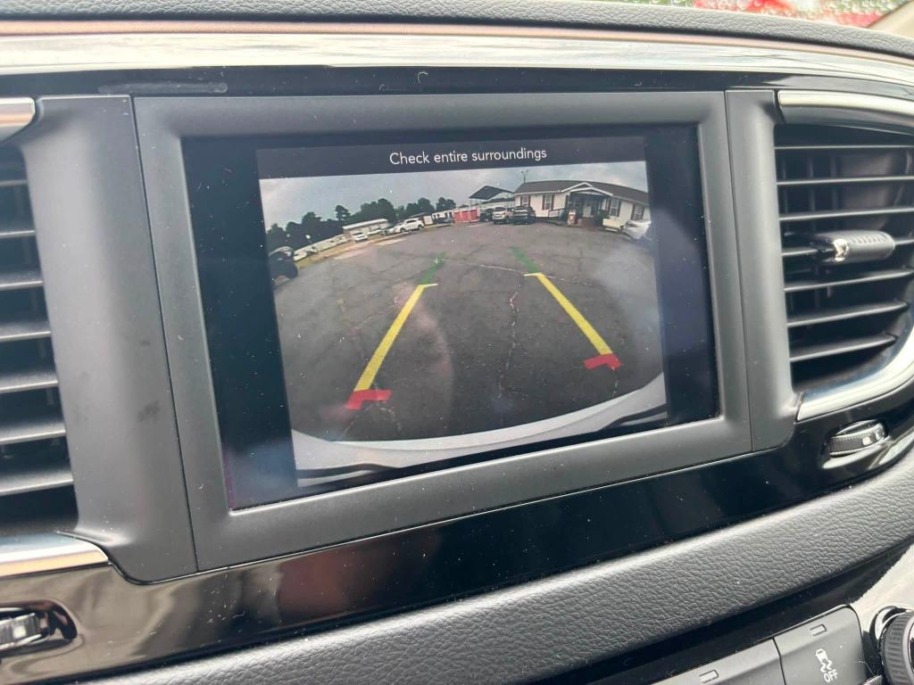 Chrysler Pacifica photo 11