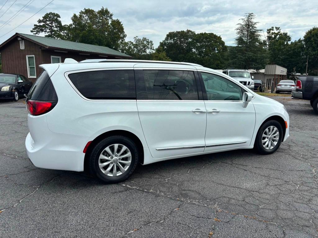 Chrysler Pacifica photo 5