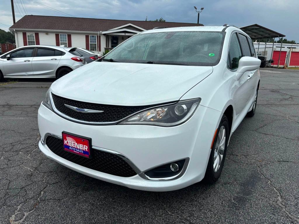 Chrysler Pacifica photo 4
