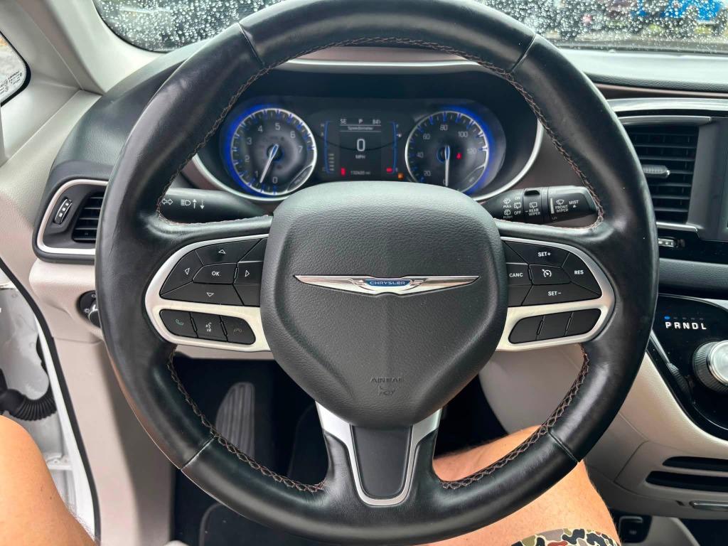 Chrysler Pacifica photo 22