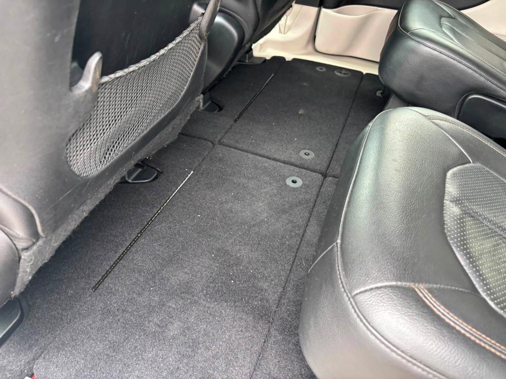 Chrysler Pacifica photo 20