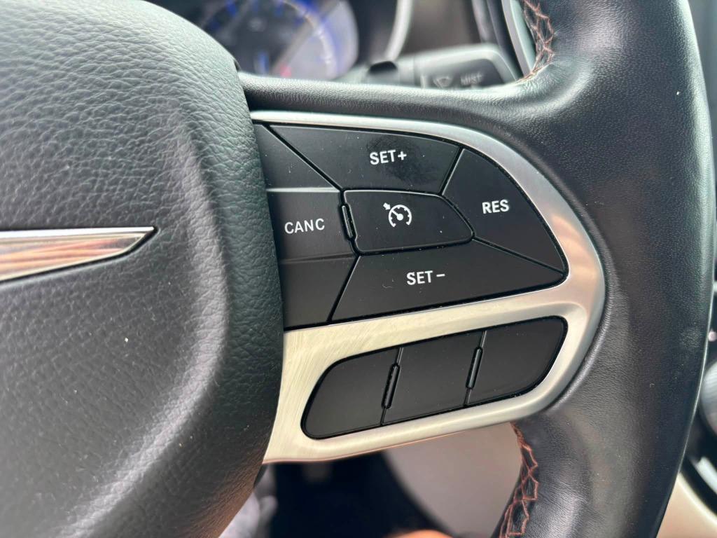 Chrysler Pacifica photo 13