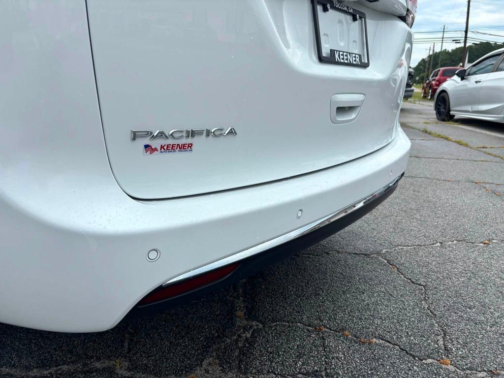 Chrysler Pacifica photo 19